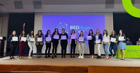 ULatina y TIGO benefician a 14 mujeres con beca del 100%