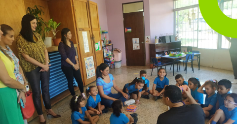300 niños de CEN-CINAIS en Santa Cruz, aprenden inglés de la mano de estudiantes ULatina